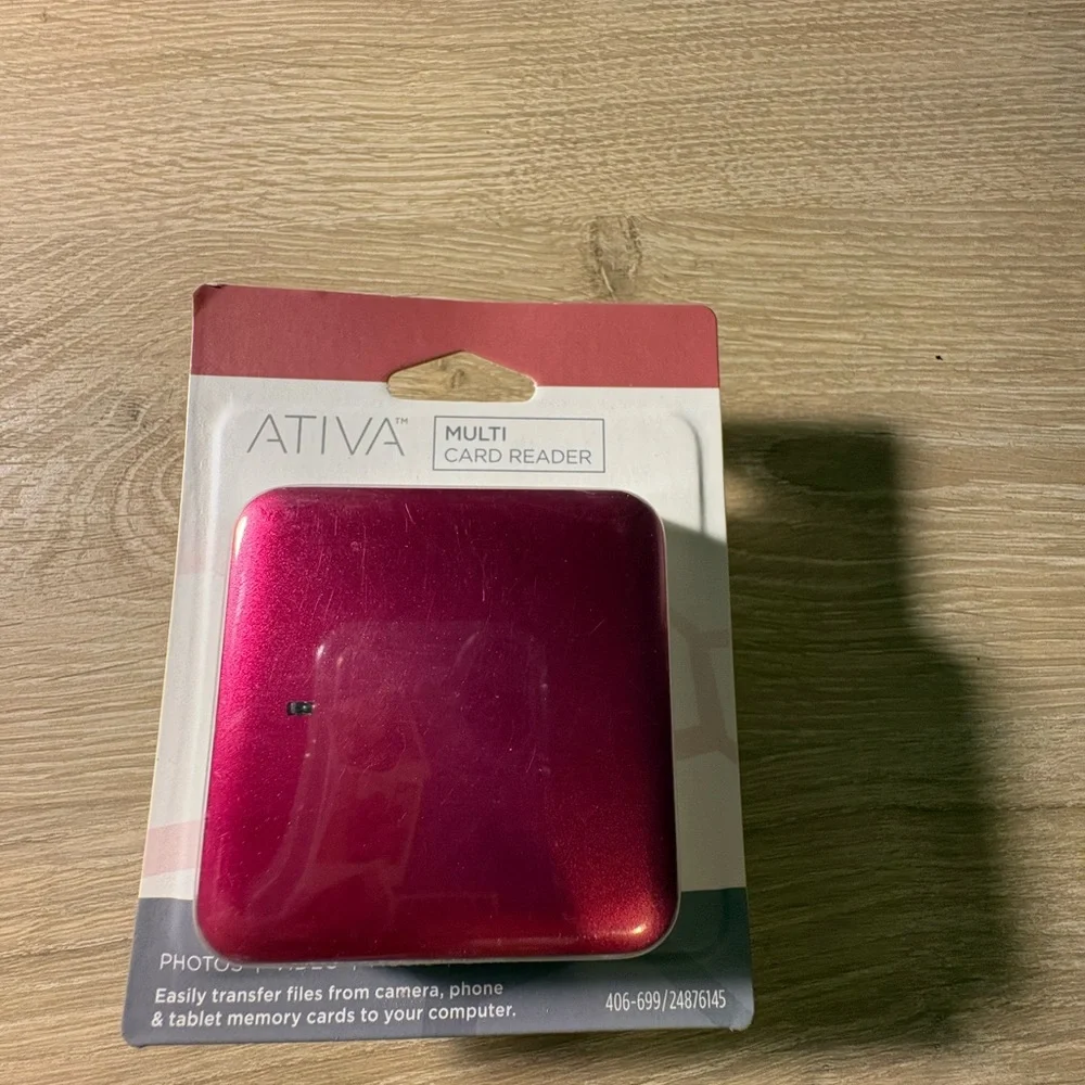 Multi card reader. Ativa card reader. Transfer from camera phone to computer.